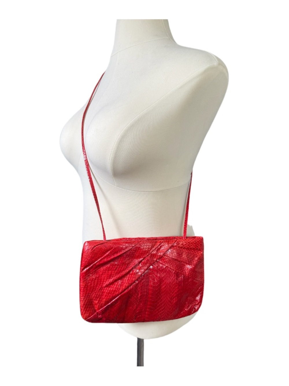 Vintage Red Snakeskin Shoulder Snap Bag - Sleek Crossbody Style